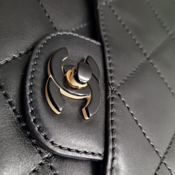 Chanel Medium Single Flap Limited Edition - Picture 12 of 15